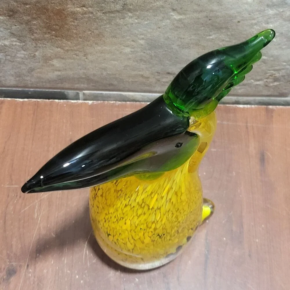 Vintage Crystal Yellow Green Art Glass Toucan Bird Figurine Paperweight